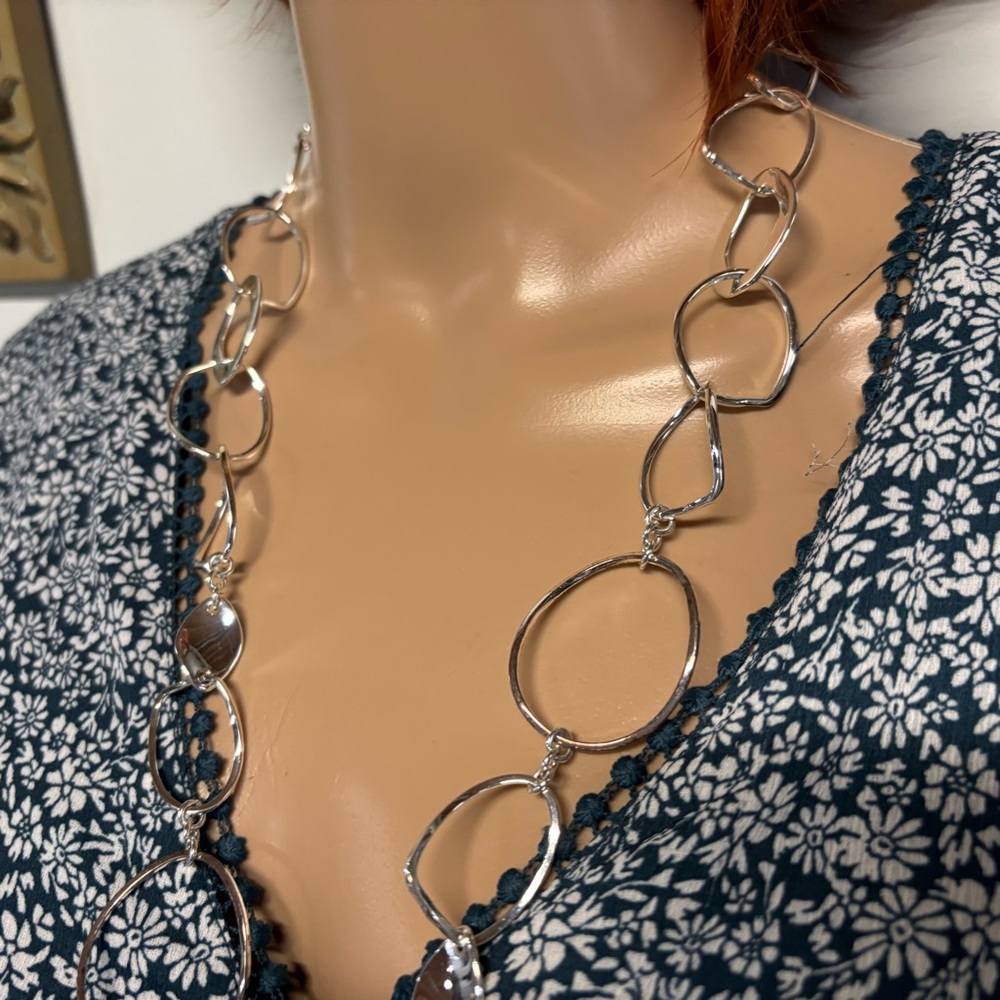 ❤️Nine West Silver Hammered Infinity Necklace - Picture 4 of 6